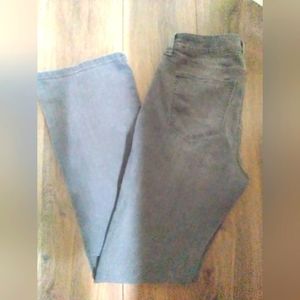 Style & co Curvy fit boot cut jeans, Size 10 long, Gray faded wash look🩶🤍
